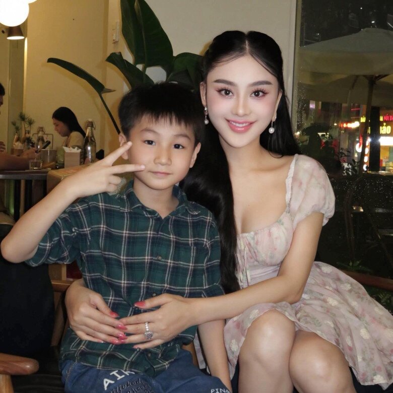 Sao Việt 24h: Con gái NSƯT Vũ Luân - Phương Lê đã biết "méc" bố vì bị làm đau, 2 tháng tuổi "nói chuyện" liên tục - 7