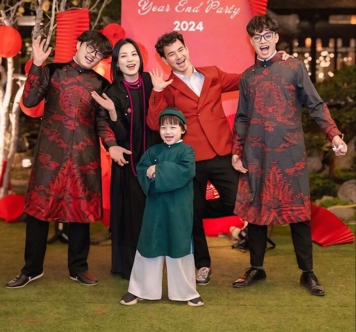 Sao Việt 24h: Con trai cả nhà NSND Xuân Bắc cao lớn gần chạm trần nhà, còn đi xe mô tô khoe dáng cực ngầu - 5