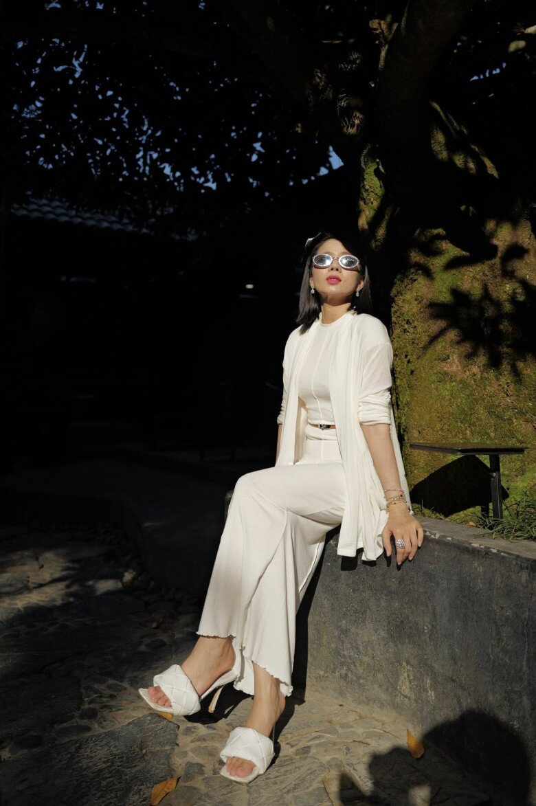 Sao Việt 24h: "Nữ hoàng ảnh lịch" kỷ niệm 32 năm ngày cưới, hé lộ bí quyết giữ hôn nhân bền chặt hơn 3 thập kỷ - 9