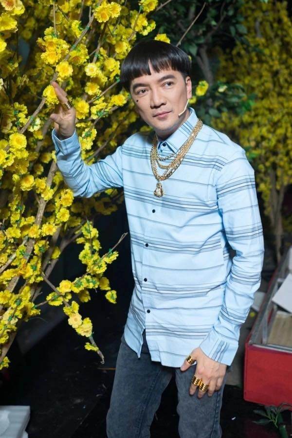 Sao Việt 24h: H'Hen Niê khoe bố chồng và bố ruột người Ê Đê chung khung hình, ngoại hình đối lập gây chú ý - 13