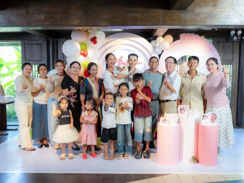 Sao Việt 24h: H'Hen Niê khoe bố chồng và bố ruột người Ê Đê chung khung hình, ngoại hình đối lập gây chú ý - 5