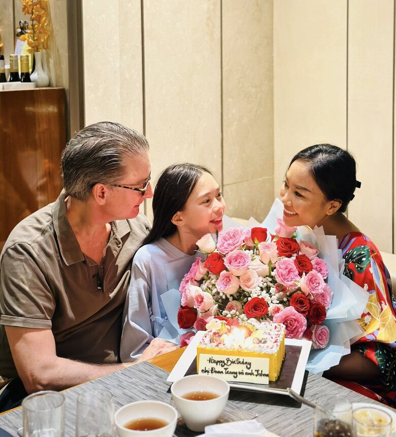 Sao Việt 24h: Hoa hậu H'Hen Niê cùng chồng địu con gái đi dạo phố, tinh tế đi dép thấp vẫn cao vượt ông xã - 9