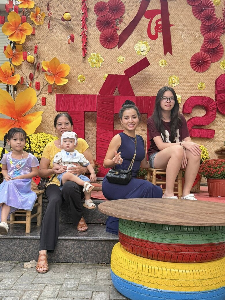 Sao Việt 24h: Lê Phương khoe khoảnh khắc mẹ chồng nàng dâu quấn quýt khi "nhậu" chung, chồng trẻ thì hết mực cưng chiều - 8