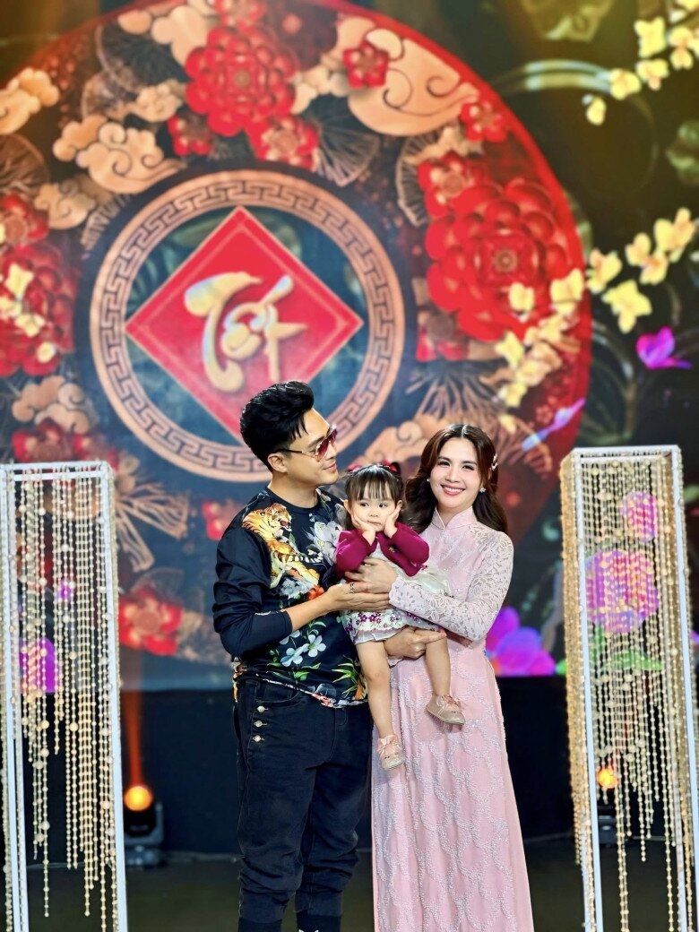 Sao Việt 24h: Lọ Lem viết cả tập thư tay dành cho bố, có bức nhòe nước mắt, MC Quyền Linh nhìn thấy liền thấy thương - 8