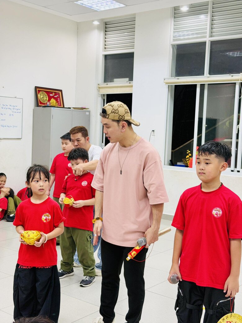 Sao Việt 24h: MC Mai Ngọc chơi golf ở quê chồng Bắc Ninh sau gần 1 năm sinh con, vóc dáng chuẩn chỉnh chuẩn bị đón Tết - 9