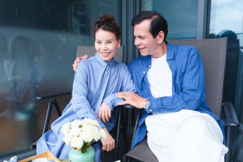 Sao Việt 24h: Mẹ ruột Hồ Ngọc Hà mất 15 năm thuyết phục chồng lai Pháp cùng tập yoga, U70 biểu diễn nhiều thế mạo hiểm - 3