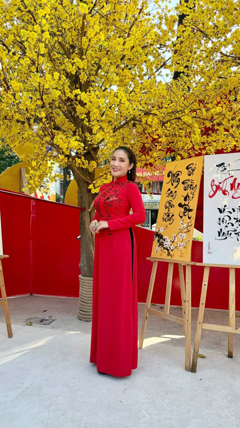 Sao Việt 24h: Midu thần thái "không phải dạng vừa" khi chấm thi sinh viên, nữ Thạc sĩ đẹp tri thức, chuẩn "dâu hào môn" - 13