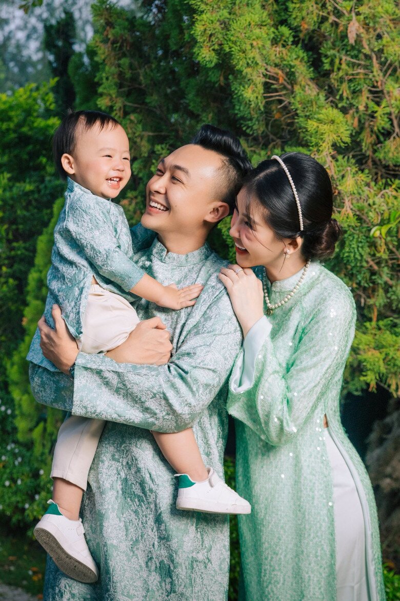 Sao Việt 24h: Midu thần thái "không phải dạng vừa" khi chấm thi sinh viên, nữ Thạc sĩ đẹp tri thức, chuẩn "dâu hào môn" - 9