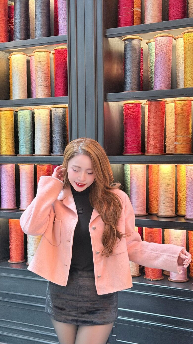 Sao Việt 24h: Midu thần thái "không phải dạng vừa" khi chấm thi sinh viên, nữ Thạc sĩ đẹp tri thức, chuẩn "dâu hào môn" - 12