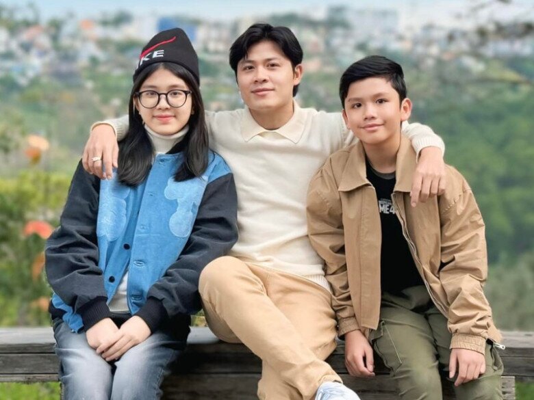 Sao Việt 24h: Nguyễn Văn Chung khoe con trai lớn phổng, 14 tuổi mặc đồ giống bố trông "như 2 giọt nước" - 4