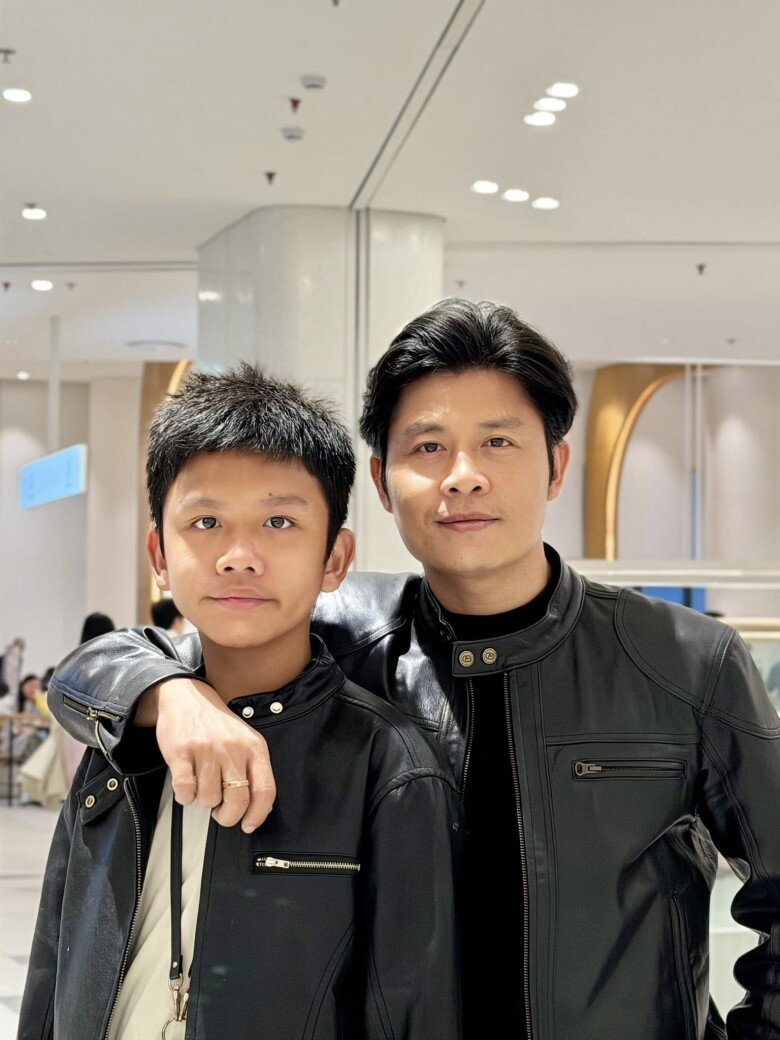 Sao Việt 24h: Nguyễn Văn Chung khoe con trai lớn phổng, 14 tuổi mặc đồ giống bố trông "như 2 giọt nước" - 3