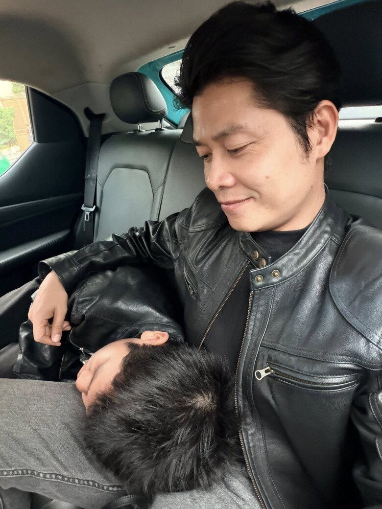 Sao Việt 24h: Nguyễn Văn Chung khoe con trai lớn phổng, 14 tuổi mặc đồ giống bố trông "như 2 giọt nước" - 2