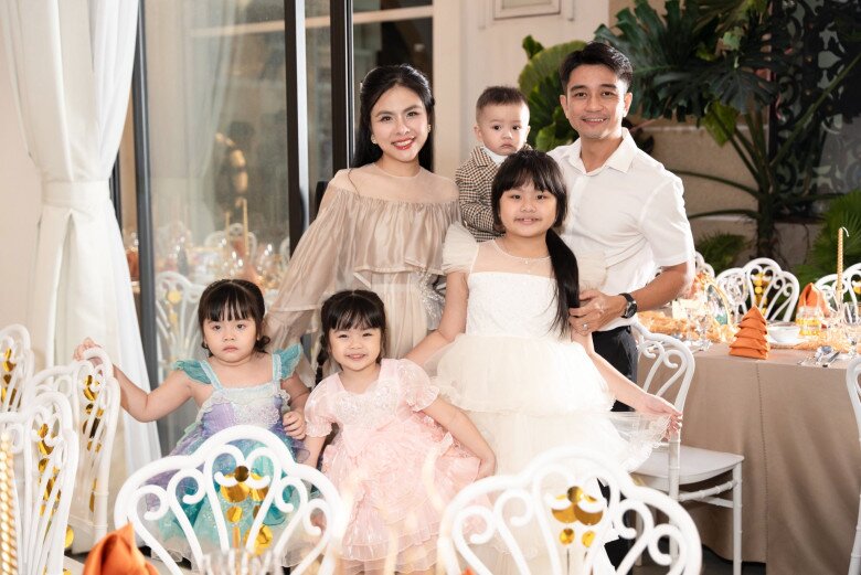 Sao Việt 24h: Nguyễn Văn Chung khoe con trai lớn phổng, 14 tuổi mặc đồ giống bố trông "như 2 giọt nước" - 11