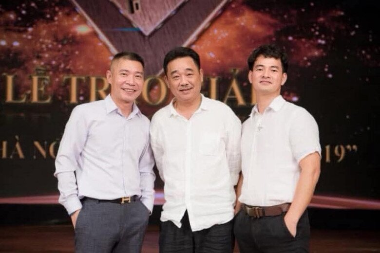 Sao Việt 24h: Nguyễn Văn Chung khoe con trai lớn phổng, 14 tuổi mặc đồ giống bố trông "như 2 giọt nước" - 7