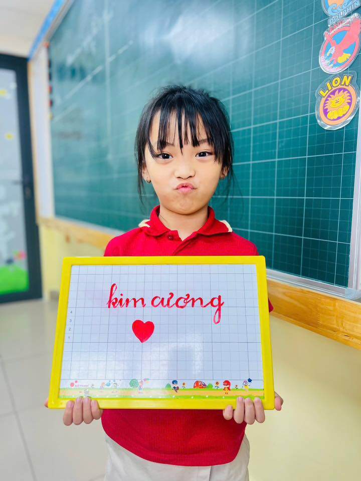 Sao Việt 24h: Phương Lê tiết lộ chi phí du học cho con gái là 1 năm hơn 2 tỷ đồng, phản pháo khi bị chê đắt - 9