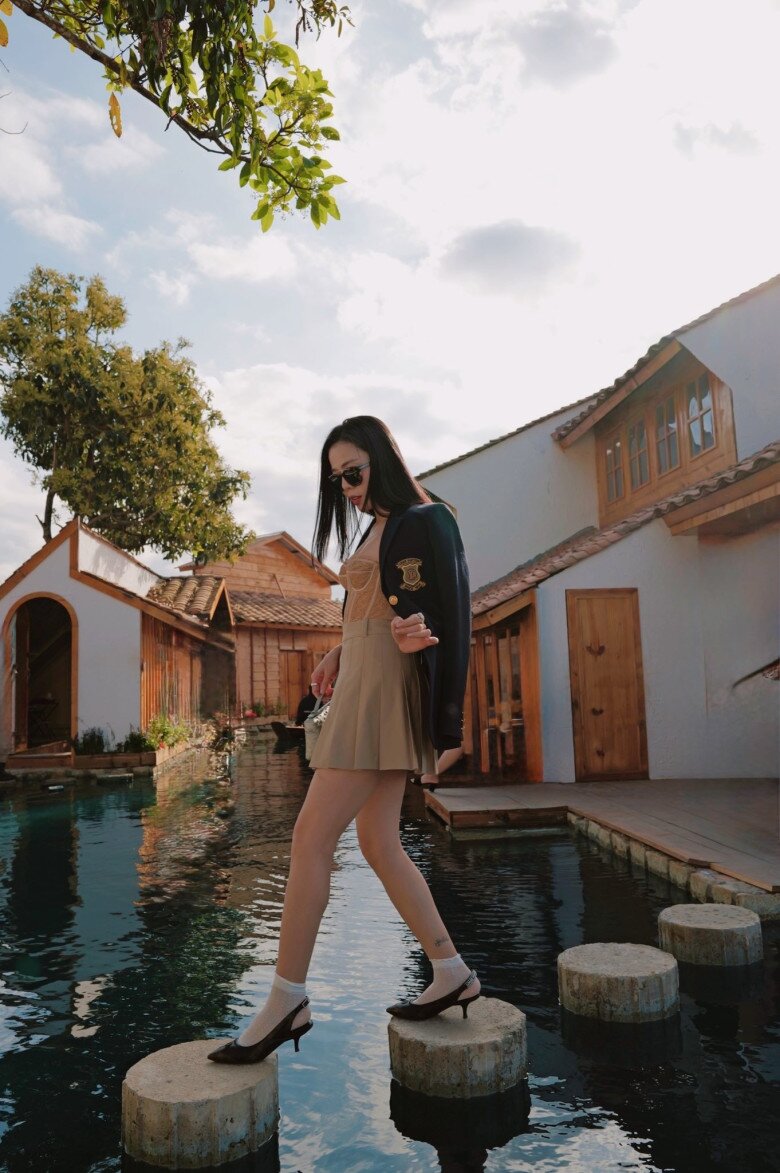 Sao Việt 24h: Phương Oanh vào bếp làm gà luộc cánh tiên hút 5 triệu view, gây chú ý với bàn tay của người hay nấu ăn - 7