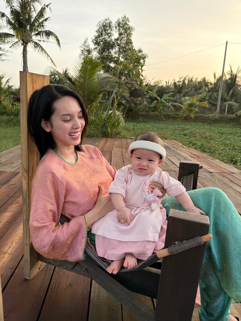 Sao Việt 24h: Quang Dũng mở tiệc trong biệt thự 400m² thiết đãi bạn bè nghệ sĩ, Thanh Thảo thoải mái bên "người cũ" - 12