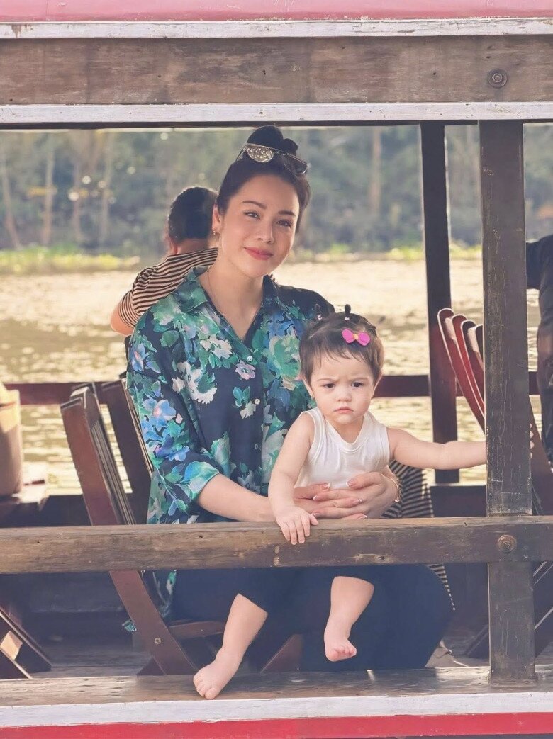 Sao Việt tổng kết năm 2025: Lệ Quyên viên mãn bên tình trẻ, Thanh Lam đăng ảnh gia đình đông đủ có cả Quốc Trung - 11