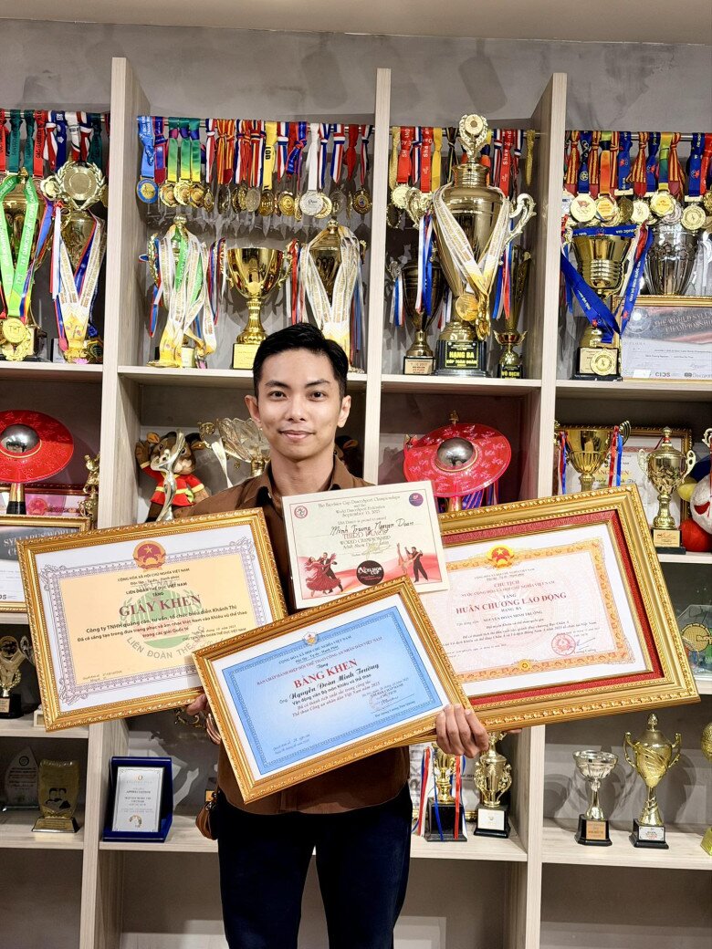 Sao Việt tổng kết năm 2025: Lệ Quyên viên mãn bên tình trẻ, Thanh Lam đăng ảnh gia đình đông đủ có cả Quốc Trung - 5