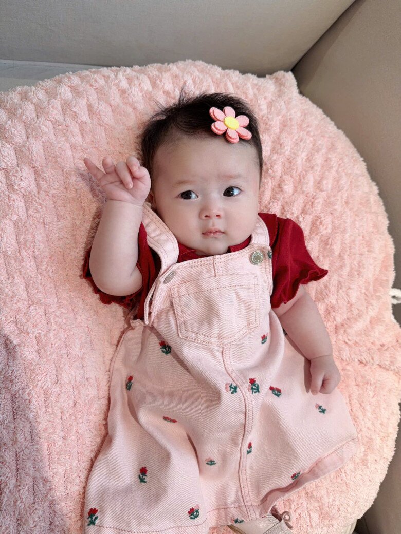 Sao Việt tổng kết năm 2025: Lệ Quyên viên mãn bên tình trẻ, Thanh Lam đăng ảnh gia đình đông đủ có cả Quốc Trung - 12