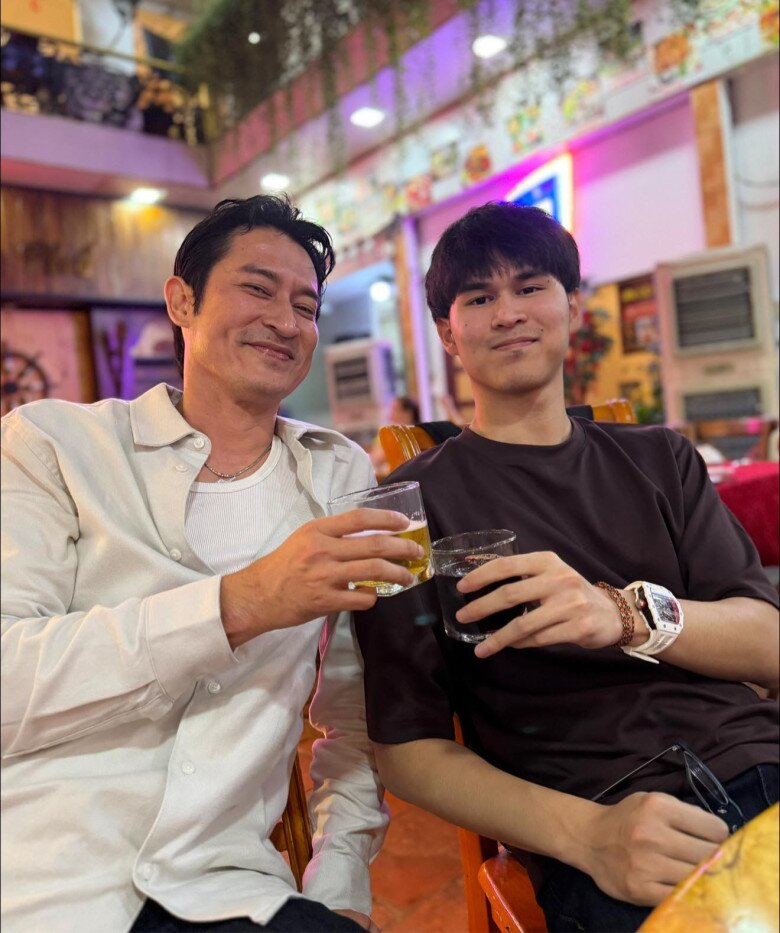 Sao Việt 24h: Siêu mẫu Vĩnh Thụy lần đầu công khai ảnh con đầu lòng với vợ tiểu thư trong thời khắc chuyển giao năm mới - 5