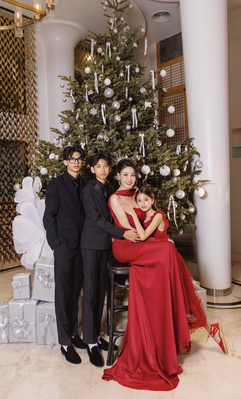 Sao Việt 24h: Siêu mẫu Vĩnh Thụy lần đầu công khai ảnh con đầu lòng với vợ tiểu thư trong thời khắc chuyển giao năm mới - 3