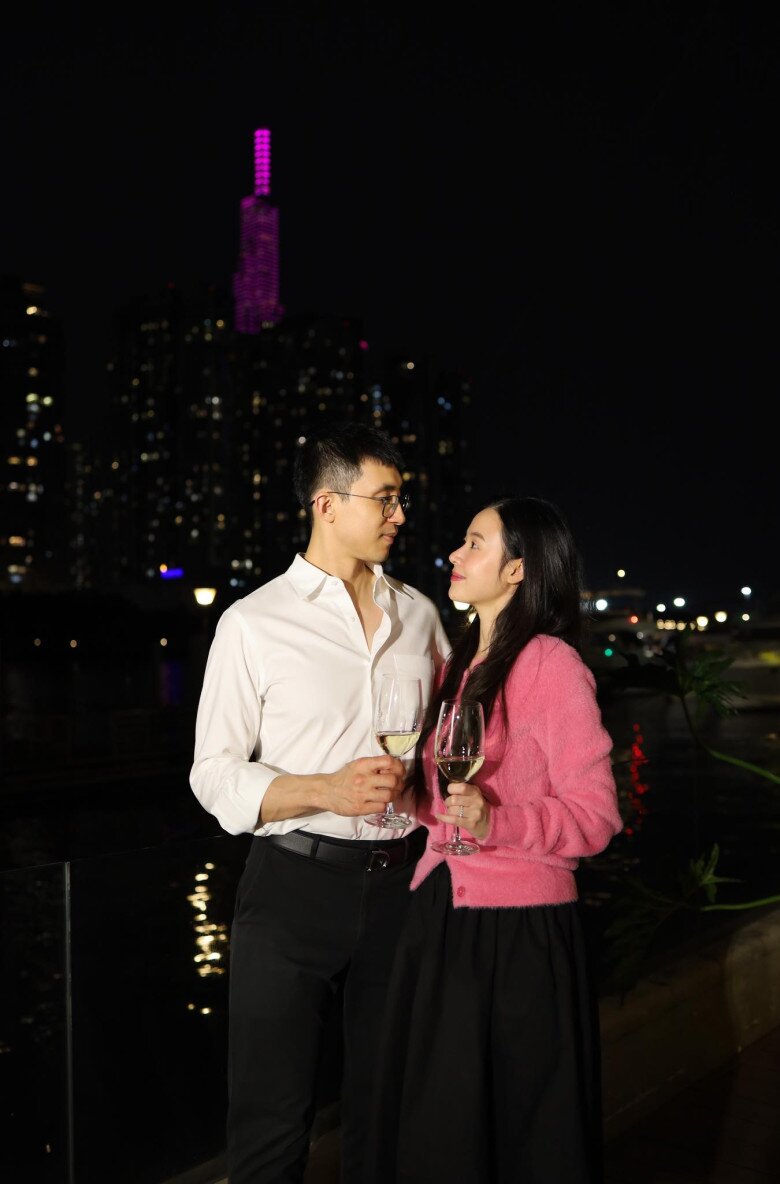 Sao Việt 24h: Siêu mẫu Vĩnh Thụy lần đầu công khai ảnh con đầu lòng với vợ tiểu thư trong thời khắc chuyển giao năm mới - 9