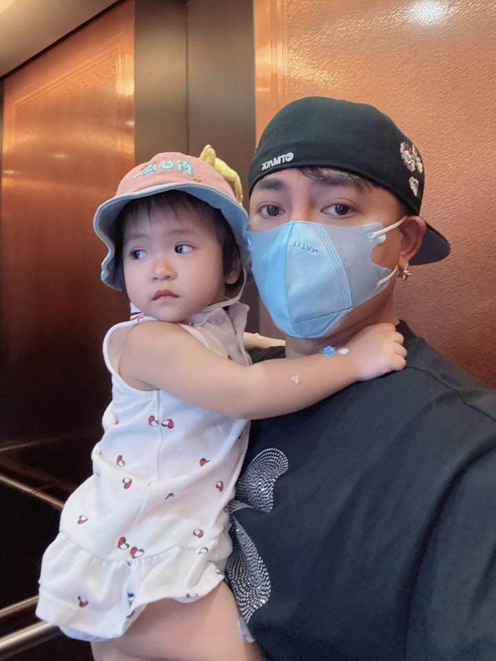 Sao Việt 24h: Thanh Trúc đăng ảnh tình tứ kỷ niệm 3 năm kết hôn, Châu Khải Phong bỗng khoe "bồ nhí" - 2