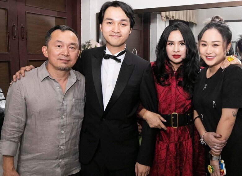 Sao Việt 24h: Thấy chồng cũ Quốc Trung và con trai ngâm mình dười trời - 20 độ, NSND Thanh Lam ở nhà liền phản ứng - 5