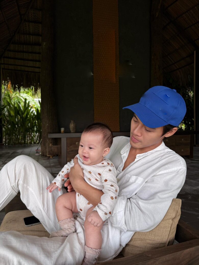 Sao Việt 24h: Vợ kém 37 tuổi của Quang Minh bất ngờ khoe sổ đỏ, không quên "nịnh" chồng đầy yêu thương - 5