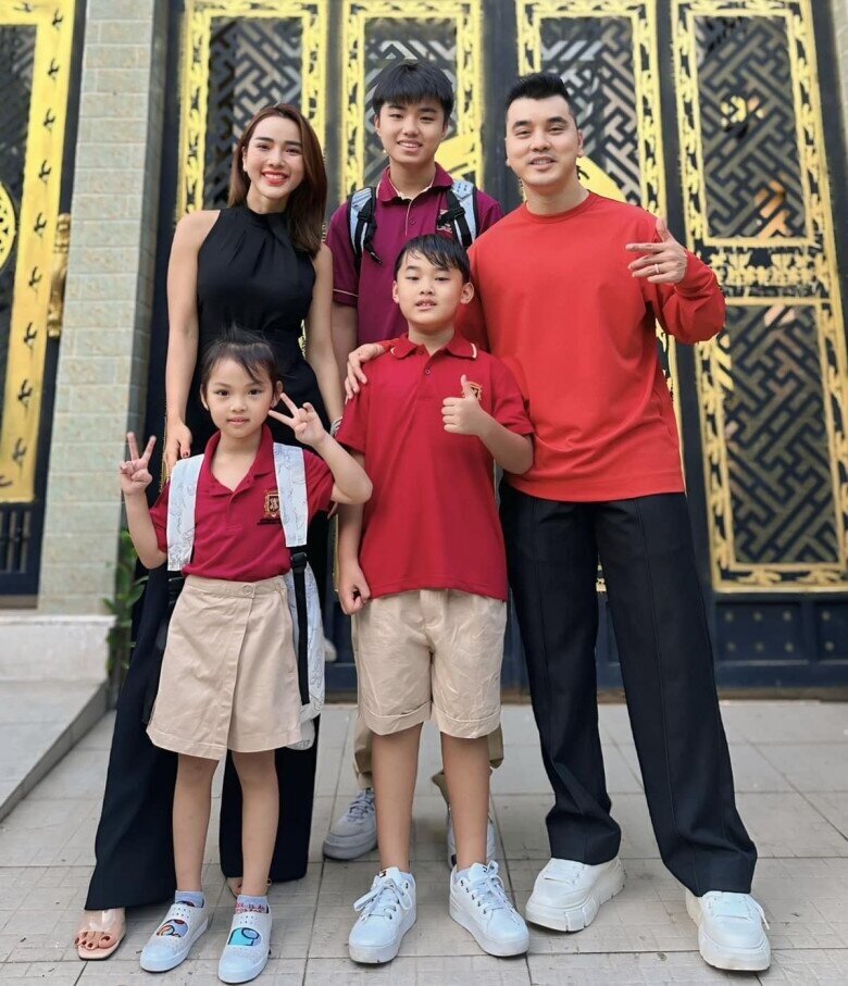 Vợ của Ưng Hoàng Phúc thương "đứt ruột" vì con trai riêng đang ở Mỹ, tiết lộ về mối quan hệ với chồng cũ - 5