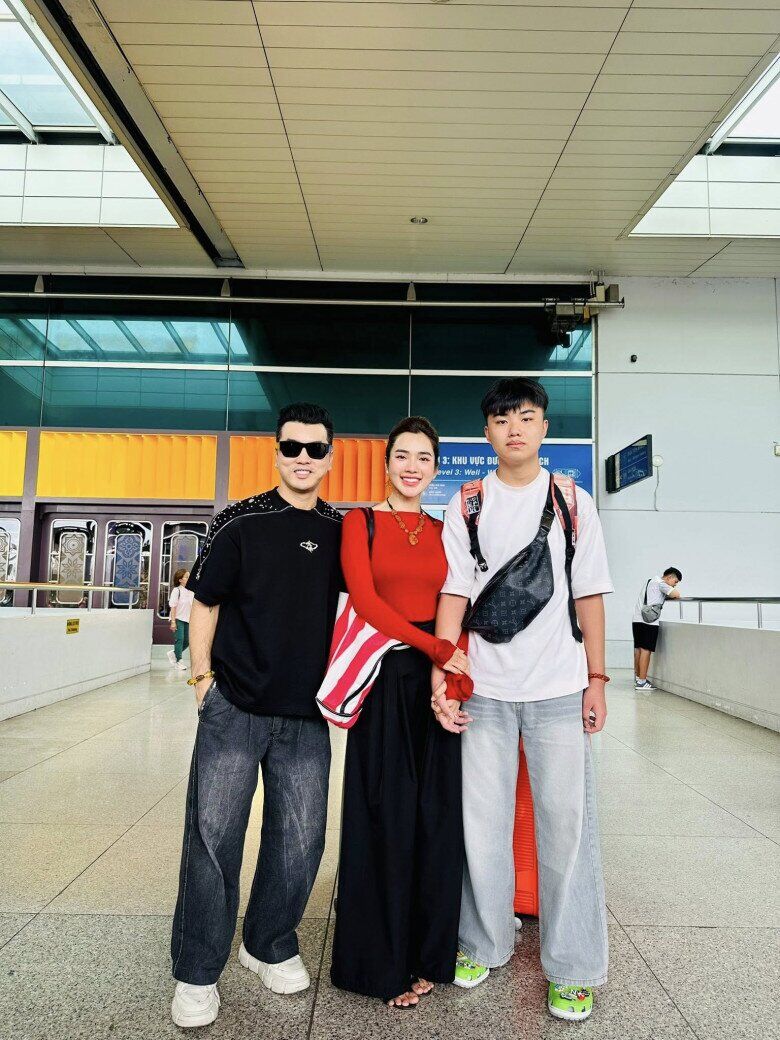 Vợ của Ưng Hoàng Phúc thương "đứt ruột" vì con trai riêng đang ở Mỹ, tiết lộ về mối quan hệ với chồng cũ - 2