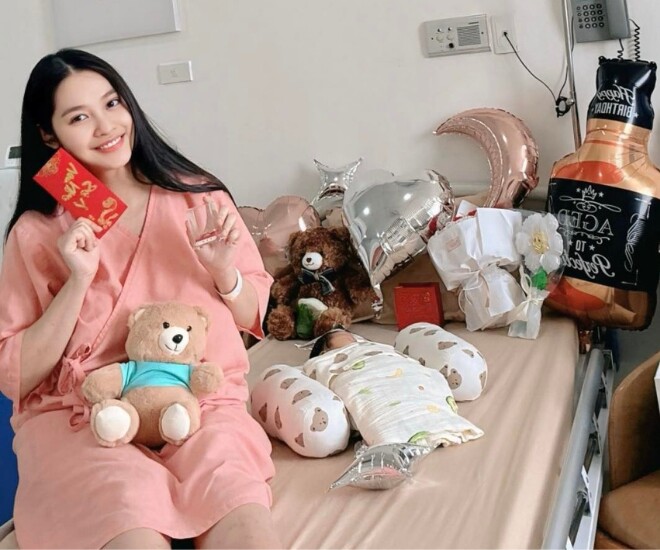 Bé gái người Tày từng giành HSG quốc gia vừa sinh con tuổi 26, nhóc tỳ thành cháu cưng của ông ngoại Đại tá - 1