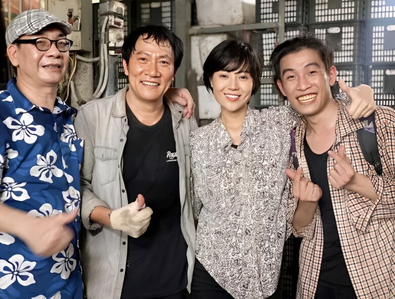 Nam diễn viên VTV "lái máy bay" có con với chị hơn 2 tuổi xinh như búp bê, hôn bụng vợ khoe lên chức bố - 8