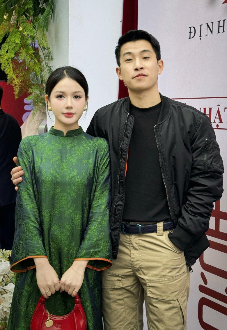 Nam diễn viên VTV "lái máy bay" có con với chị hơn 2 tuổi xinh như búp bê, hôn bụng vợ khoe lên chức bố - 4