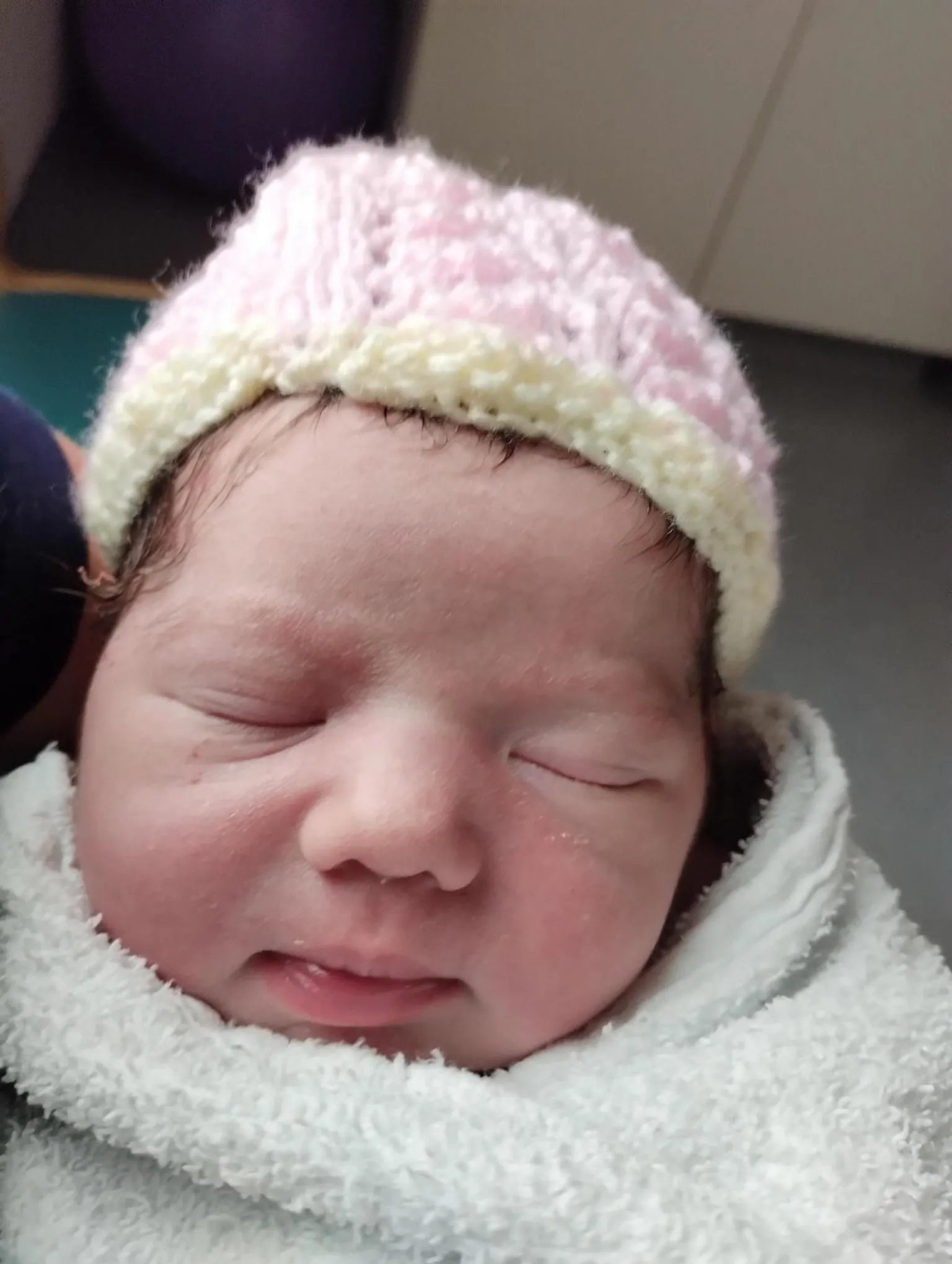 Bà bầu đi xem phim bất ngờ đẻ luôn tại rạp, nhóc tỳ được hưởng đặc quyền xem phim miễn phí trọn đời - 3