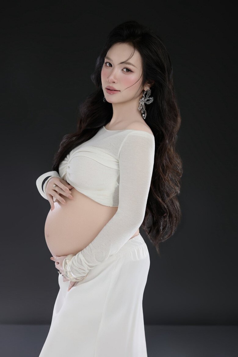 "Cô giáo" hot girl TP.HCM sắp đẻ con thứ 2 với đạo diễn trăm tỷ, ái nữ đầu lòng xinh xắn học trường quốc tế - 6