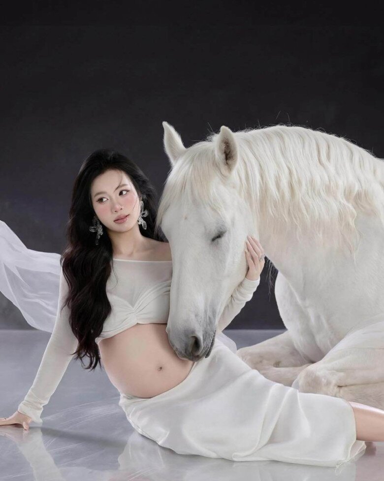 "Cô giáo" hot girl TP.HCM sắp đẻ con thứ 2 với đạo diễn trăm tỷ, ái nữ đầu lòng xinh xắn học trường quốc tế - 5