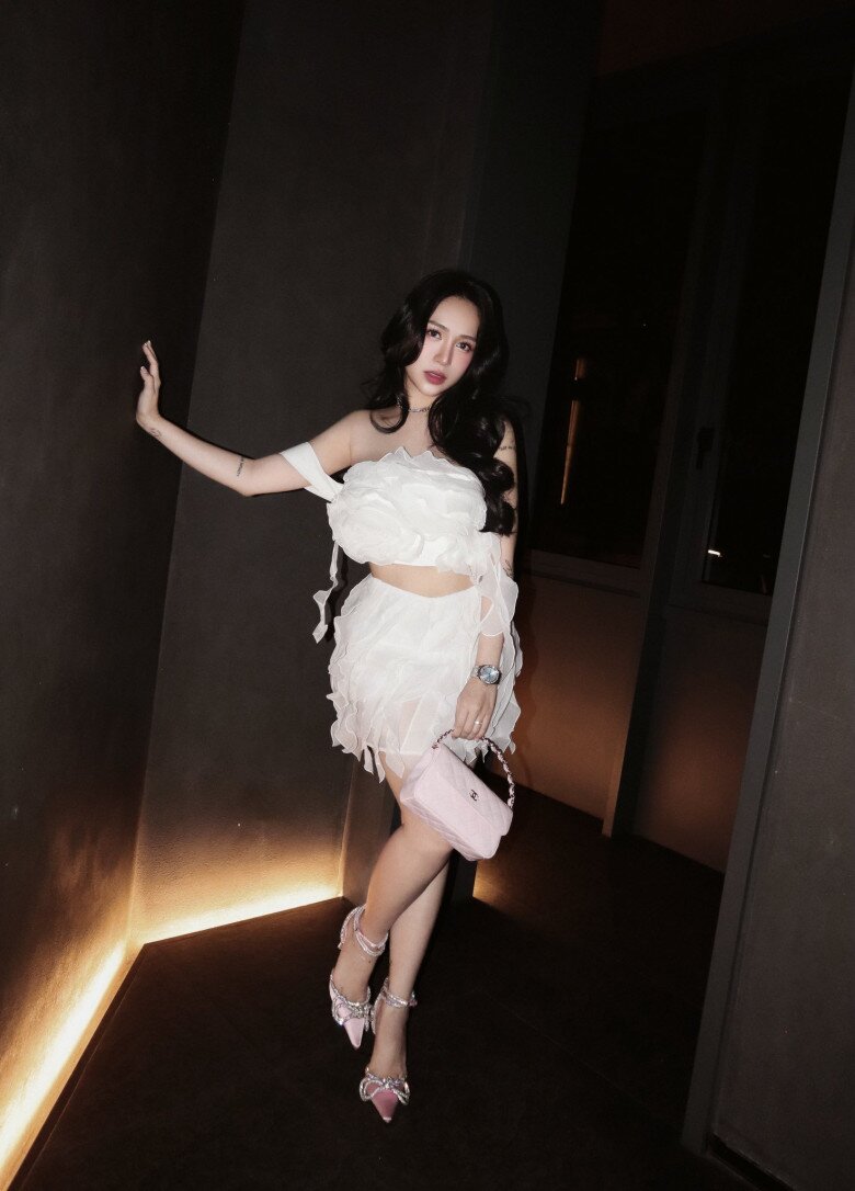 Con gái đại gia Việt được khách Tây liên tục "thả thính" ở chợ Bến Thành, netizen sốc khi biết đã là mẹ 4 con - 9