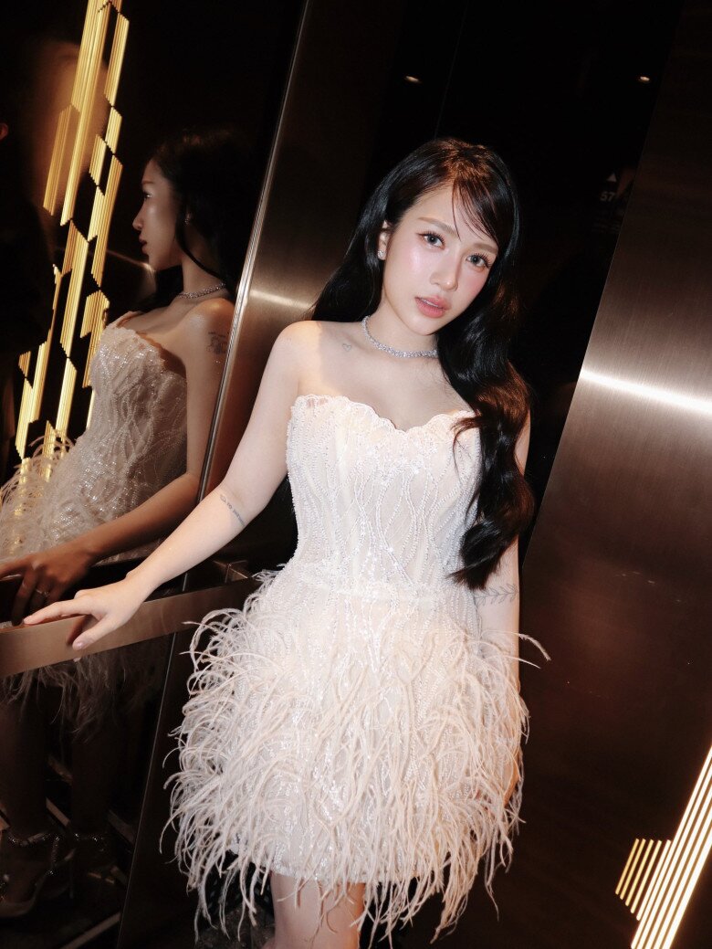 Con gái đại gia Việt được khách Tây liên tục "thả thính" ở chợ Bến Thành, netizen sốc khi biết đã là mẹ 4 con - 8