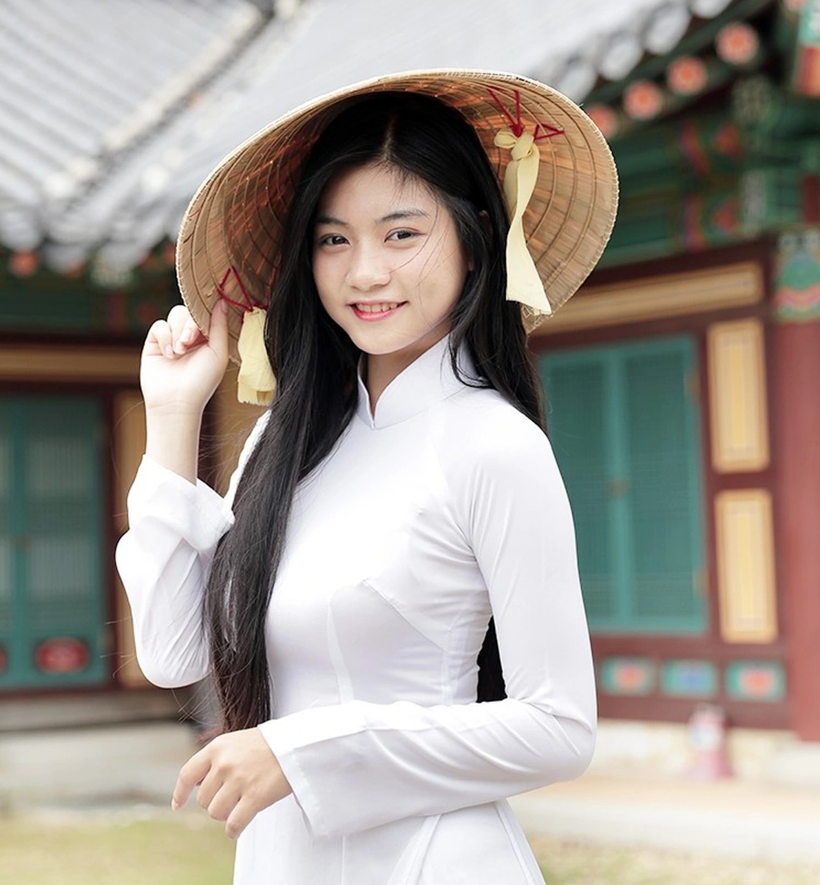 Em học sinh THPT ở TP.HCM từng gây sốt vì quá xinh, được đại gia đem 18 cây vàng hỏi cưới giờ bầu sắp "vỡ chum" - 3