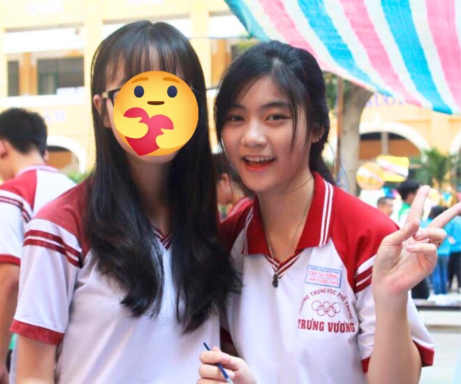 Em học sinh THPT ở TP.HCM từng gây sốt vì quá xinh, được đại gia đem 18 cây vàng hỏi cưới giờ bầu sắp "vỡ chum" - 1