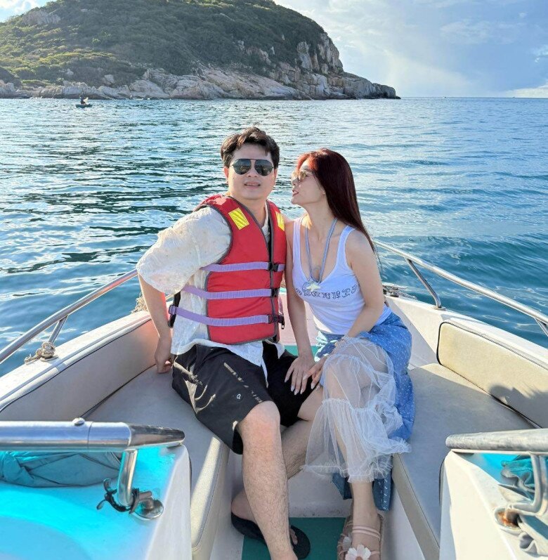 Em học sinh THPT ở TP.HCM từng gây sốt vì quá xinh, được đại gia đem 18 cây vàng hỏi cưới giờ bầu sắp "vỡ chum" - 7