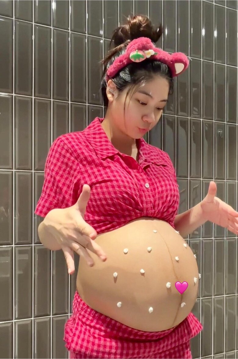 Em học sinh THPT ở TP.HCM từng gây sốt vì quá xinh, được đại gia đem 18 cây vàng hỏi cưới giờ bầu sắp "vỡ chum" - 4