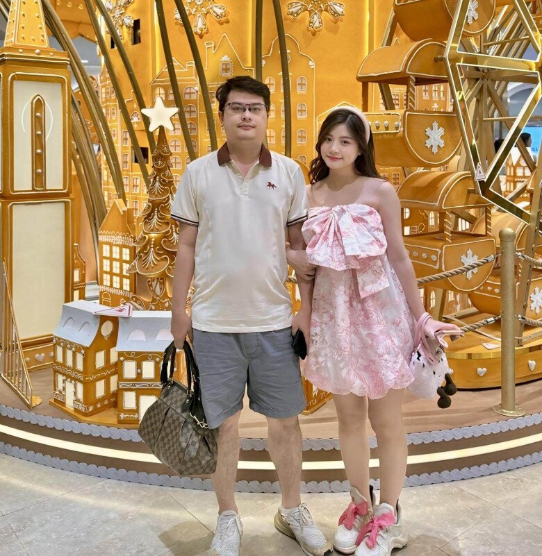 Em học sinh THPT ở TP.HCM từng gây sốt vì quá xinh, được đại gia đem 18 cây vàng hỏi cưới giờ bầu sắp "vỡ chum" - 6