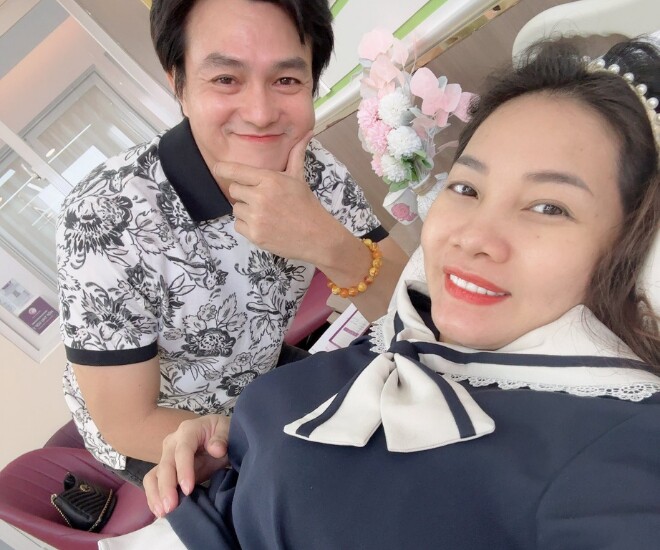 Vợ đại gia của Cao Minh Đạt bế bụng bầu sắp "vỡ chum" xuống đường bán hàng, sắc vóc tuổi U50 ai cũng ngoái nhìn - 1