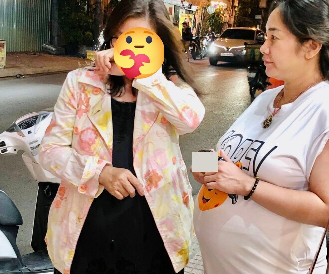 Vợ đại gia của Cao Minh Đạt bế bụng bầu sắp "vỡ chum" xuống đường bán hàng, sắc vóc tuổi U50 ai cũng ngoái nhìn - 2