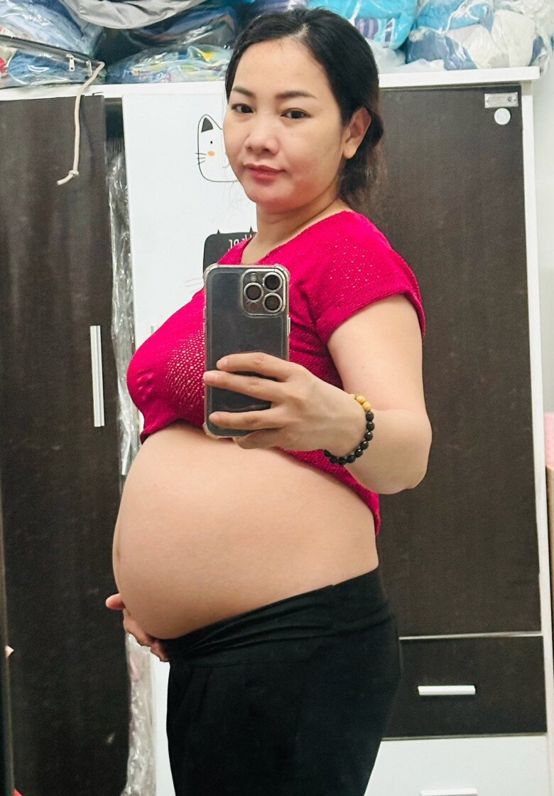 Vợ đại gia của Cao Minh Đạt bế bụng bầu sắp "vỡ chum" xuống đường bán hàng, sắc vóc tuổi U50 ai cũng ngoái nhìn - 6