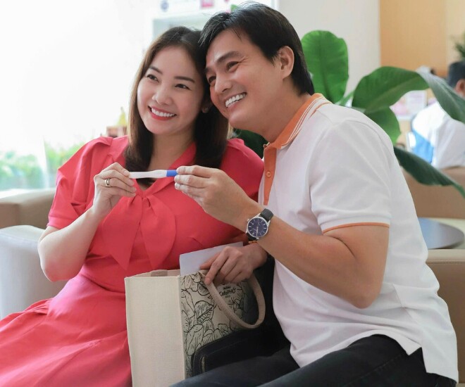 Vợ đại gia của Cao Minh Đạt bế bụng bầu sắp "vỡ chum" xuống đường bán hàng, sắc vóc tuổi U50 ai cũng ngoái nhìn - 4