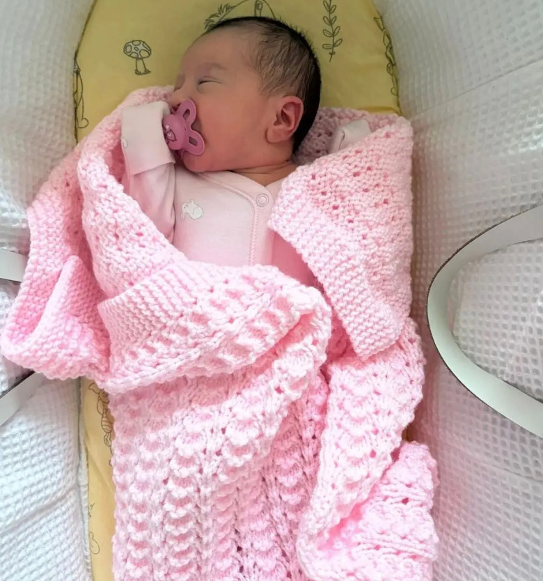 Nhập viện khám ruột thừa, nữ y tá 21 tuổi bất ngờ đẻ con - 3